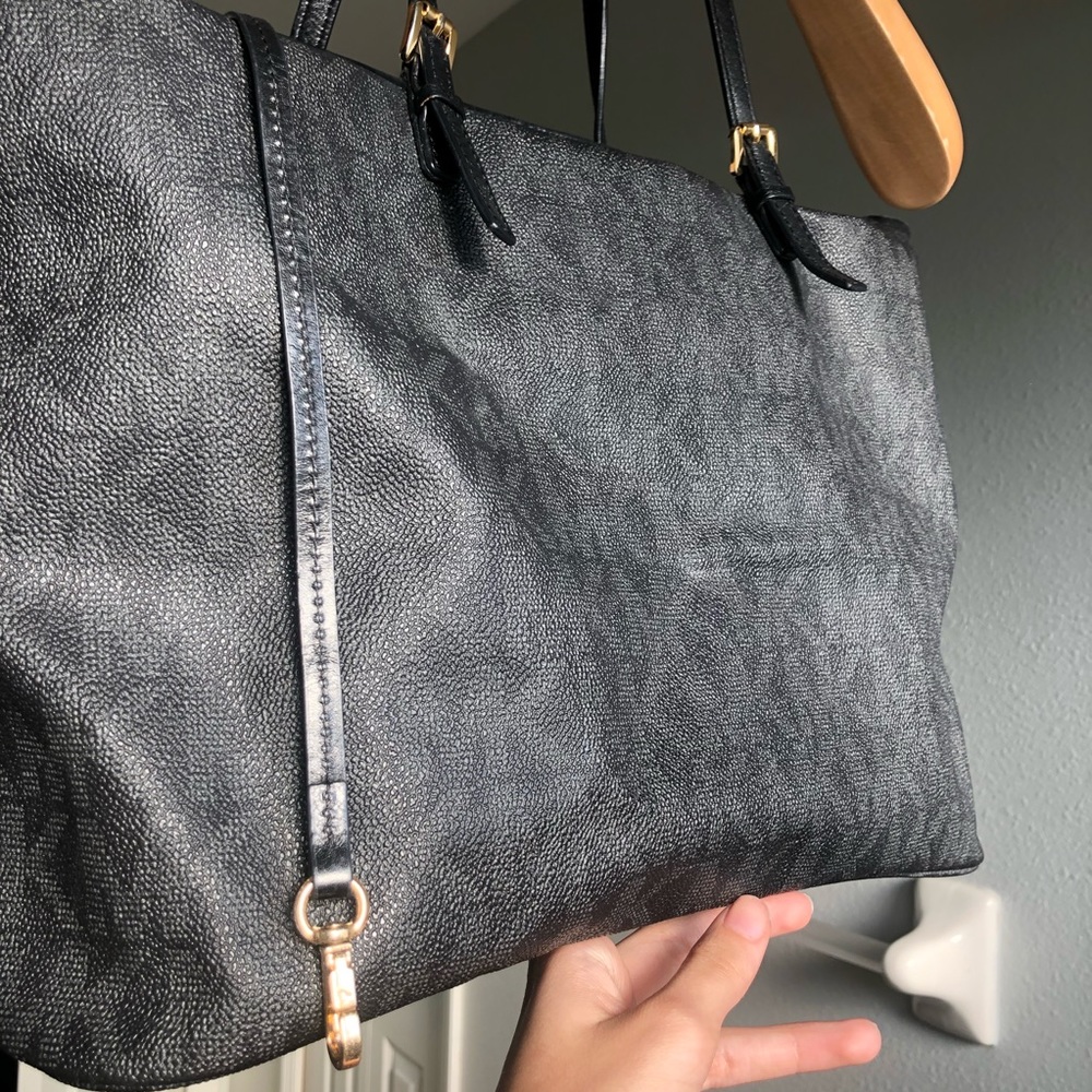 SOLD .MICHAEL KORS Tote 👜 - Picture 3 of 6
